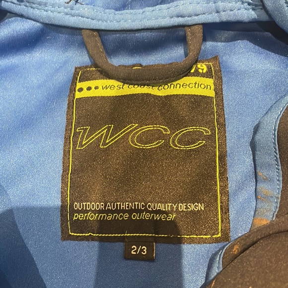 👶 Buy one / get one free. Spring/fall outdoor athletic jacket. Size 2/3T - Picture 2 of 3